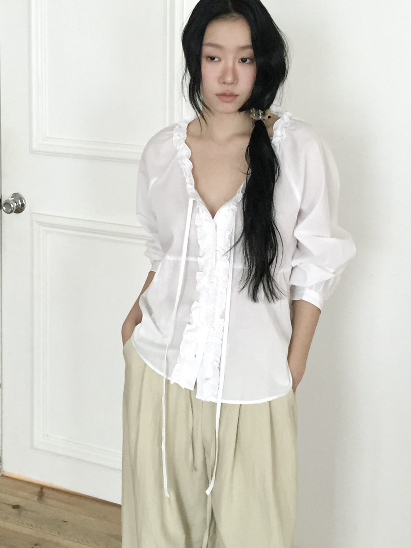 LOVE MOMENT東大門實拍女士新品推薦真品襯衫蕾絲衫荷葉邊LOVE MOMENT襯衫/蕾絲衫