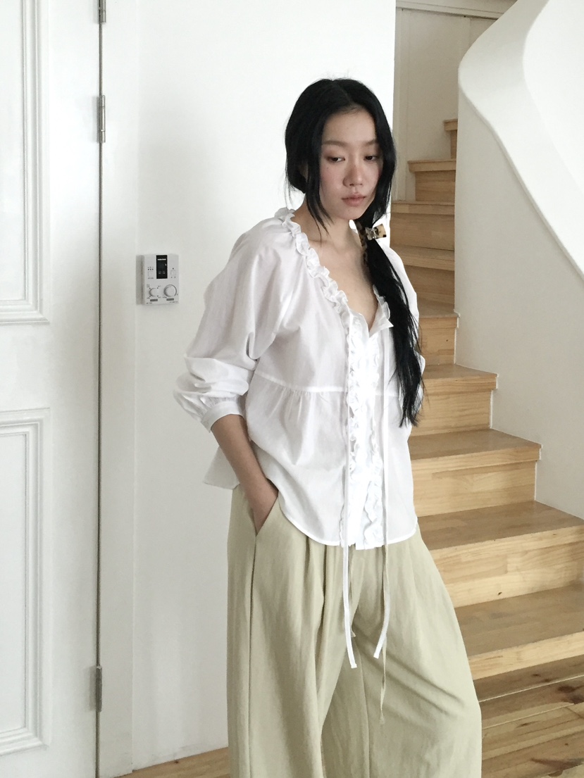 LOVE MOMENT東大門實拍女士新品推薦真品襯衫蕾絲衫荷葉邊LOVE MOMENT襯衫/蕾絲衫