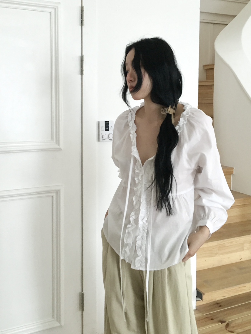 LOVE MOMENT東大門實拍女士新品推薦真品襯衫蕾絲衫荷葉邊LOVE MOMENT襯衫/蕾絲衫