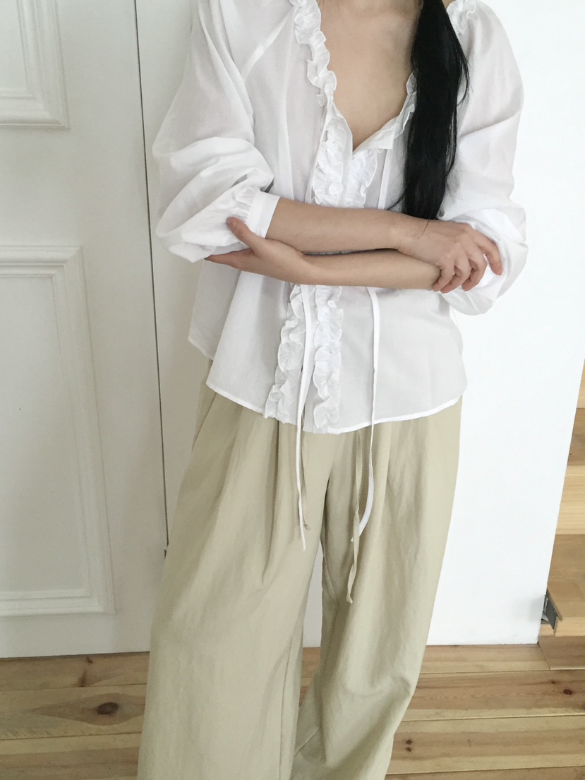 LOVE MOMENT東大門實拍女士新品推薦真品襯衫蕾絲衫荷葉邊LOVE MOMENT襯衫/蕾絲衫