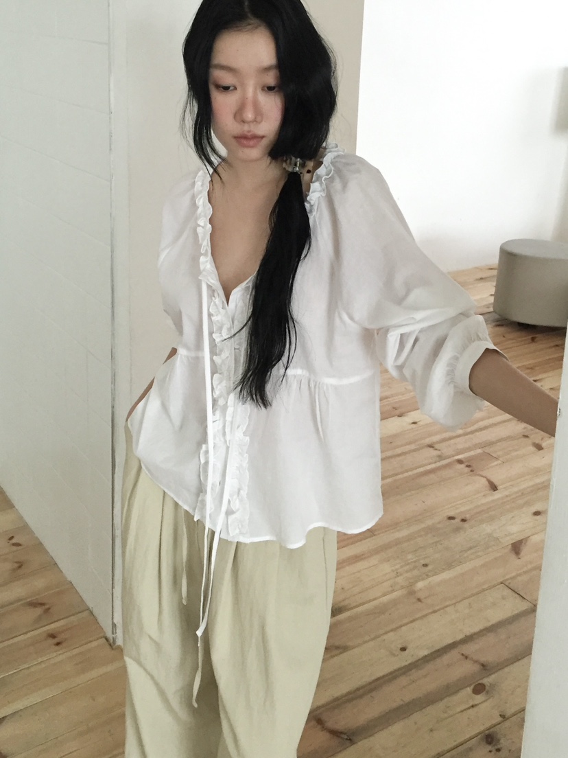 LOVE MOMENT東大門實拍女士新品推薦真品襯衫蕾絲衫荷葉邊LOVE MOMENT襯衫/蕾絲衫