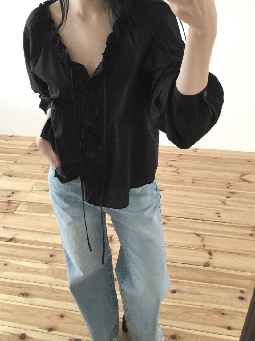 LOVE MOMENT東大門實拍女士新品推薦真品襯衫蕾絲衫荷葉邊LOVE MOMENT襯衫/蕾絲衫