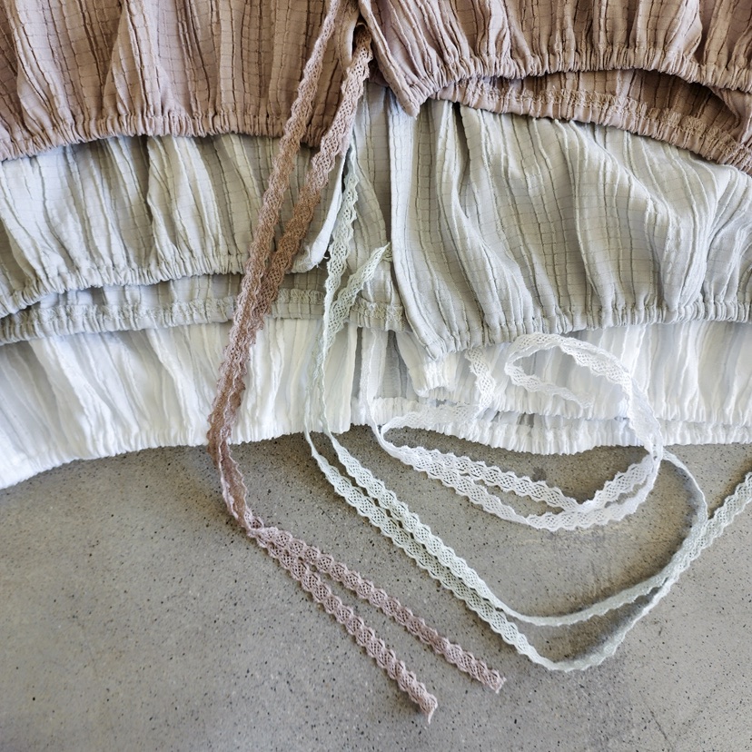 LA BLOOM韓國直郵實拍女裝新品人氣時尚襯衫蕾絲衫褶皺開衫La Bloom襯衫/蕾絲衫