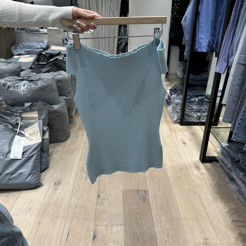 BRUNI/RICOTTA韓國東大門直郵女裝新款人氣26春夏針織衫露肩BRUNI/RICOTTA針織衫圖色1