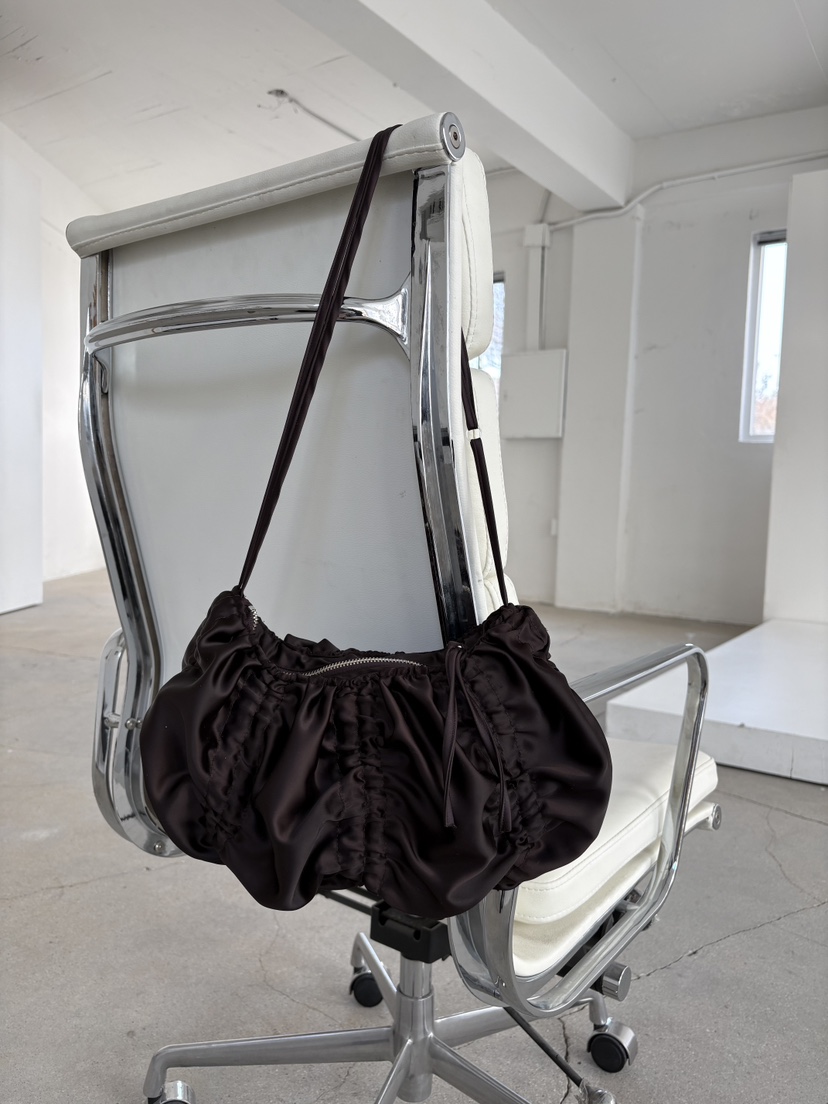 Verbena韓國直郵女士新品休閑人氣26春夏真品單肩斜跨包褶皺Verbena單肩/斜跨包圖色2棕