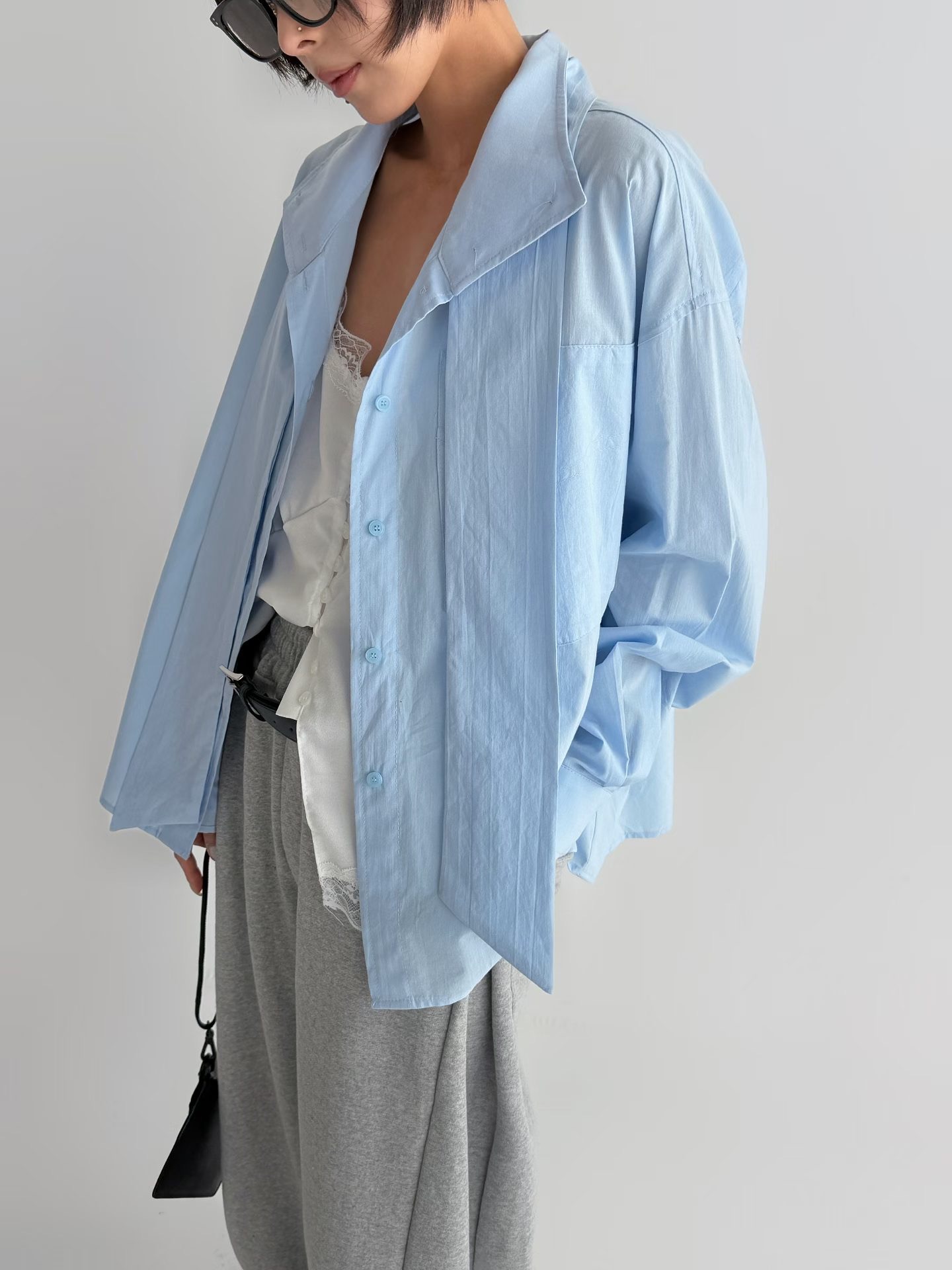 BUSTLING韓國東大門直郵女士新品時尚推薦襯衫蕾絲衫含腰繩BUSTLING襯衫/蕾絲衫圖色2