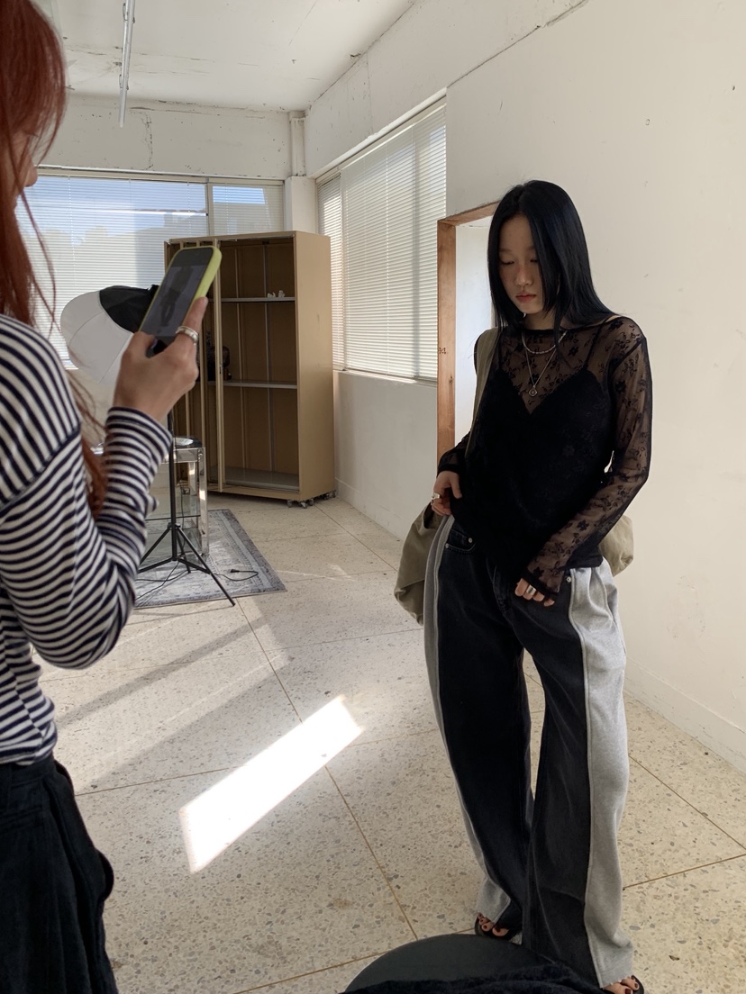 SUNDER MARKET韓國東大門直郵女士新款休閑人氣長袖T恤蕾絲SUNDER MARKET長袖T恤