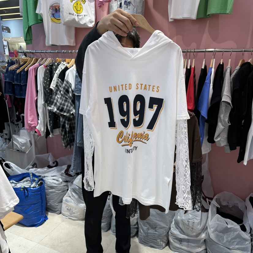 K STORY東大門實拍女裝新品真品推薦人氣長袖T恤假兩件兜帽K STORY長袖T恤圖色1