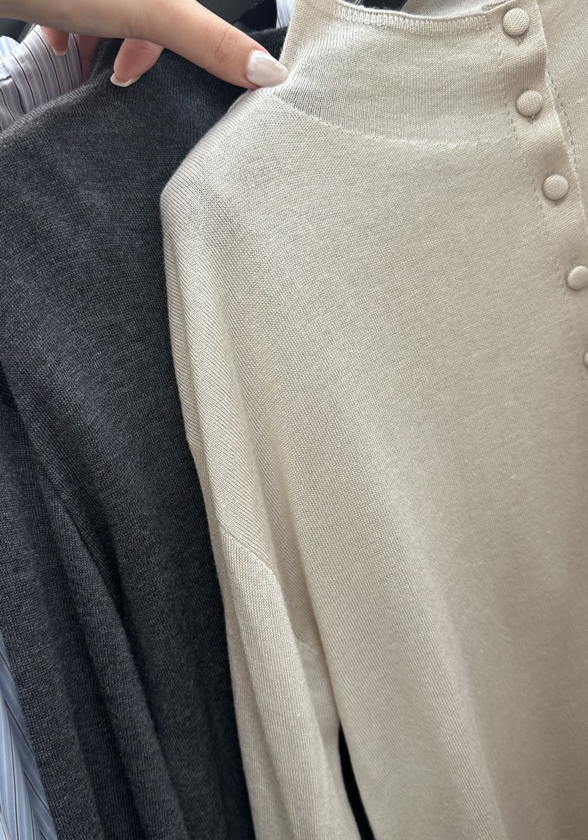 MOANI東大門直郵女裝新品推薦人氣熱賣針織衫絲質開衫紐扣MOANI針織衫