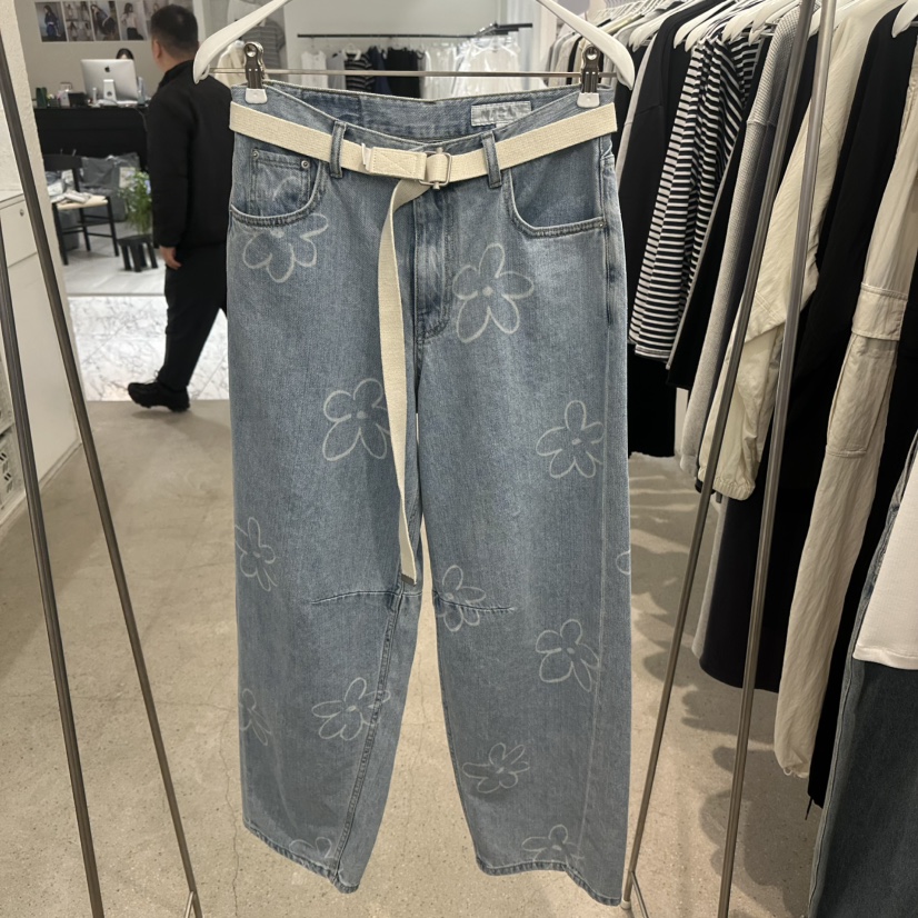 MARAN-P韓國直郵女裝新款人氣真品職業牛仔褲不含腰帶花朵MARAN牛仔褲圖色1