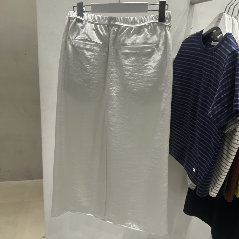 THE SECOND GROW/QUEENSRABBIT韓國直郵實拍女裝新品26春夏長裙含腰繩褶裥緞面THE SECOND GROW/QUEENSRABBIT長裙