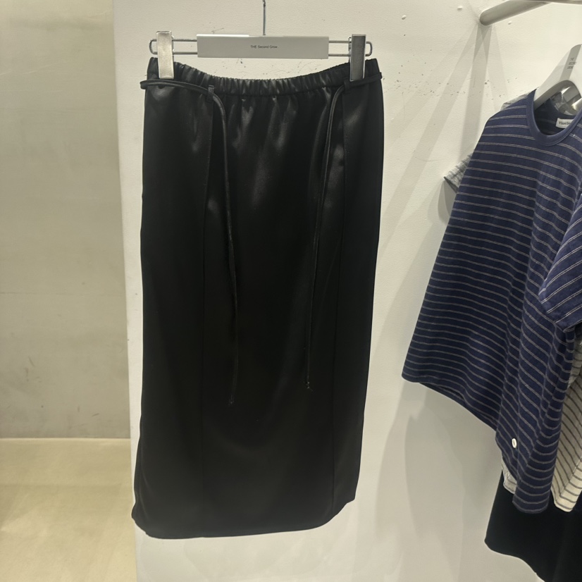 THE SECOND GROW/QUEENSRABBIT韓國直郵實拍女裝新品26春夏長裙含腰繩褶裥緞面THE SECOND GROW/QUEENSRABBIT長裙圖色2