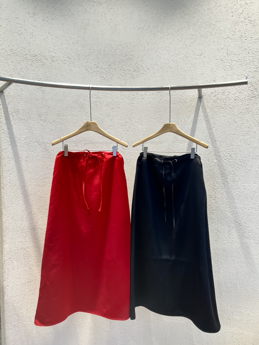 THE LINE-Q韓國直郵實拍女裝新品時尚推薦長裙緞面鏤空THE LINE-Q長裙