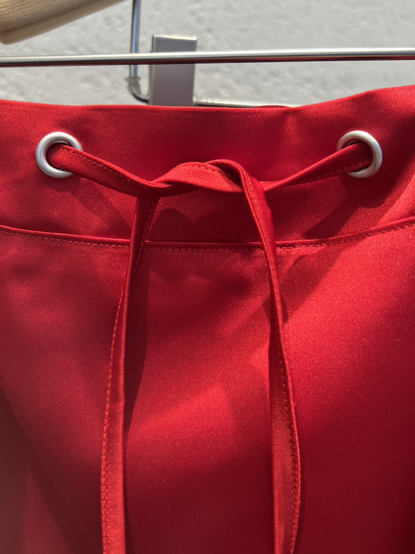 THE LINE-Q韓國直郵實拍女裝新品時尚推薦長裙緞面鏤空THE LINE-Q長裙