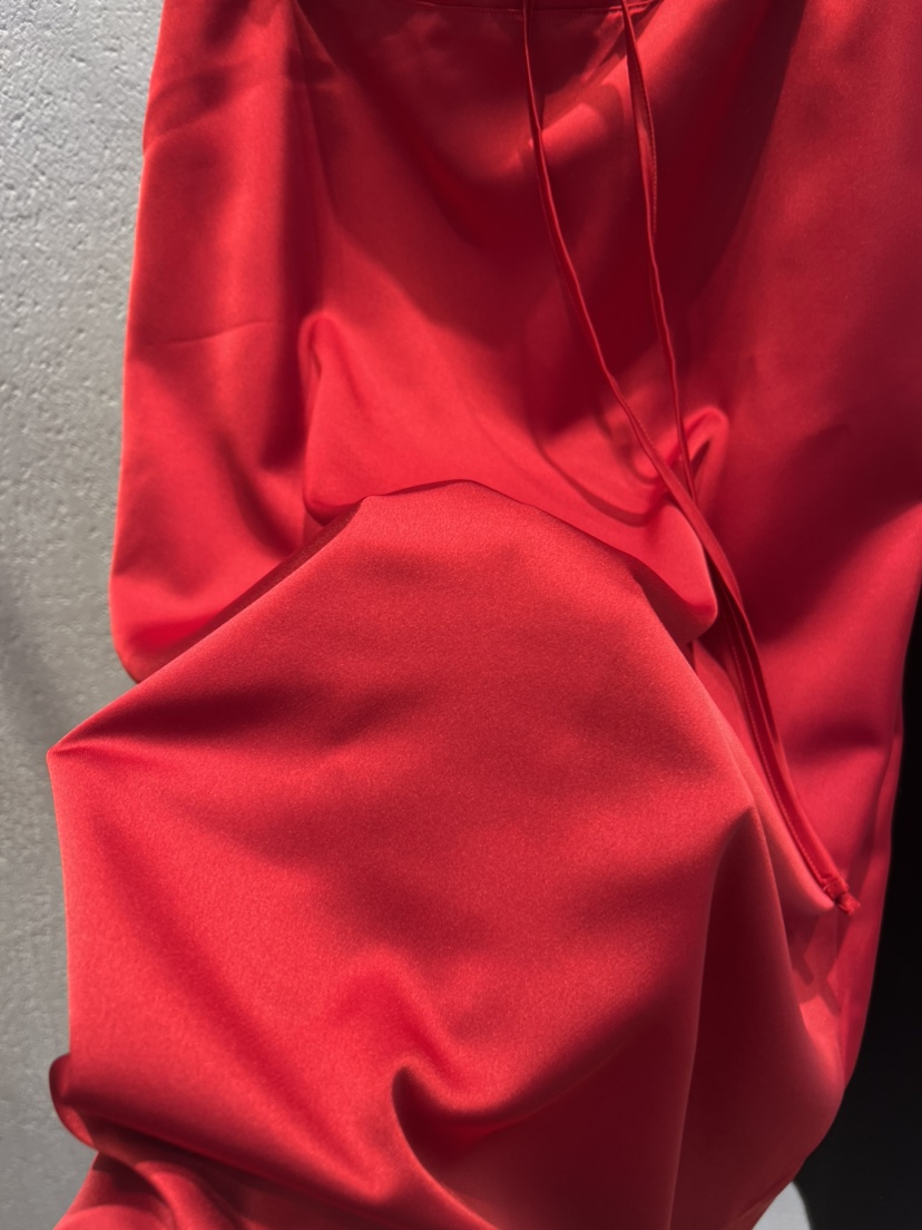 THE LINE-Q韓國直郵實拍女裝新品時尚推薦長裙緞面鏤空THE LINE-Q長裙