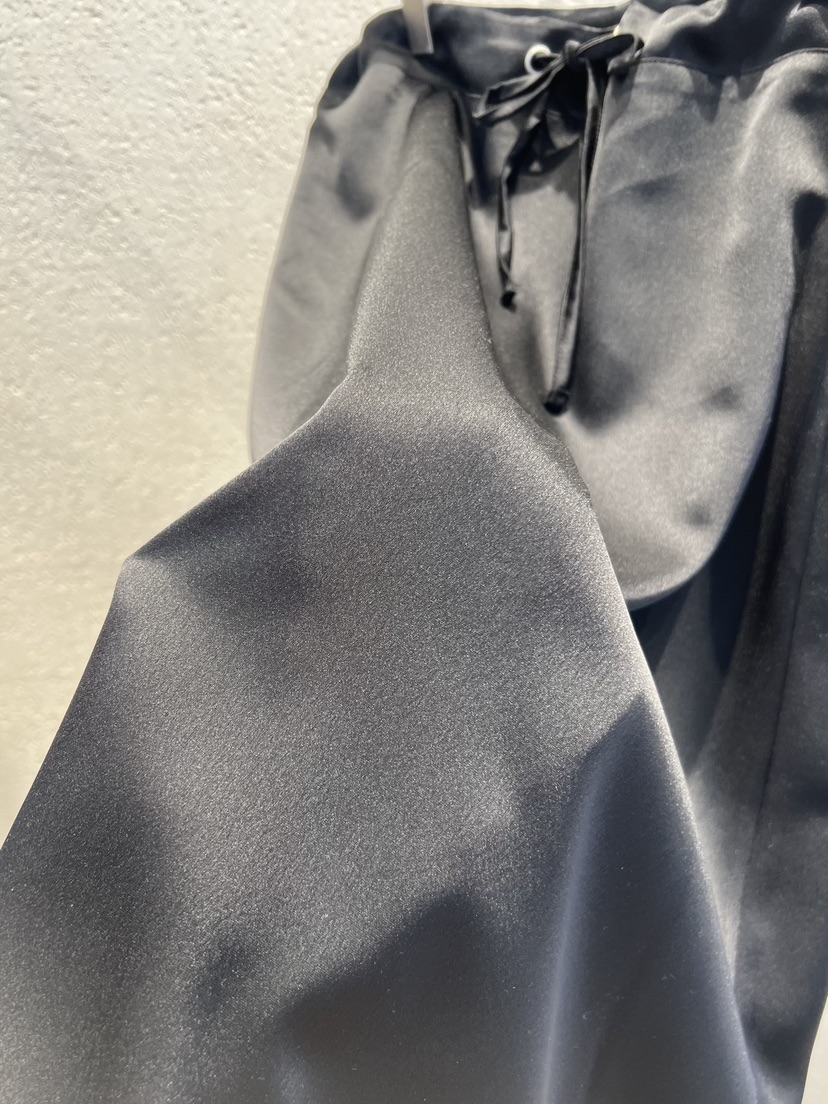 THE LINE-Q韓國直郵實拍女裝新品時尚推薦長裙緞面鏤空THE LINE-Q長裙