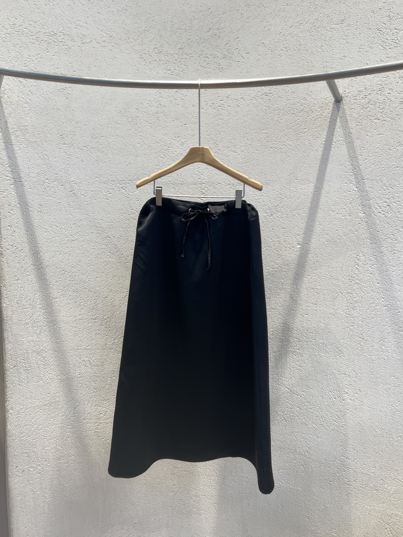 THE LINE-Q韓國直郵實拍女裝新品時尚推薦長裙緞面鏤空THE LINE-Q長裙圖色2