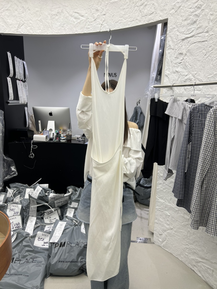 NOVUS韓國東大門直郵女裝新品26春夏職業推薦連衣裙裹身裙NOVUS連衣裙