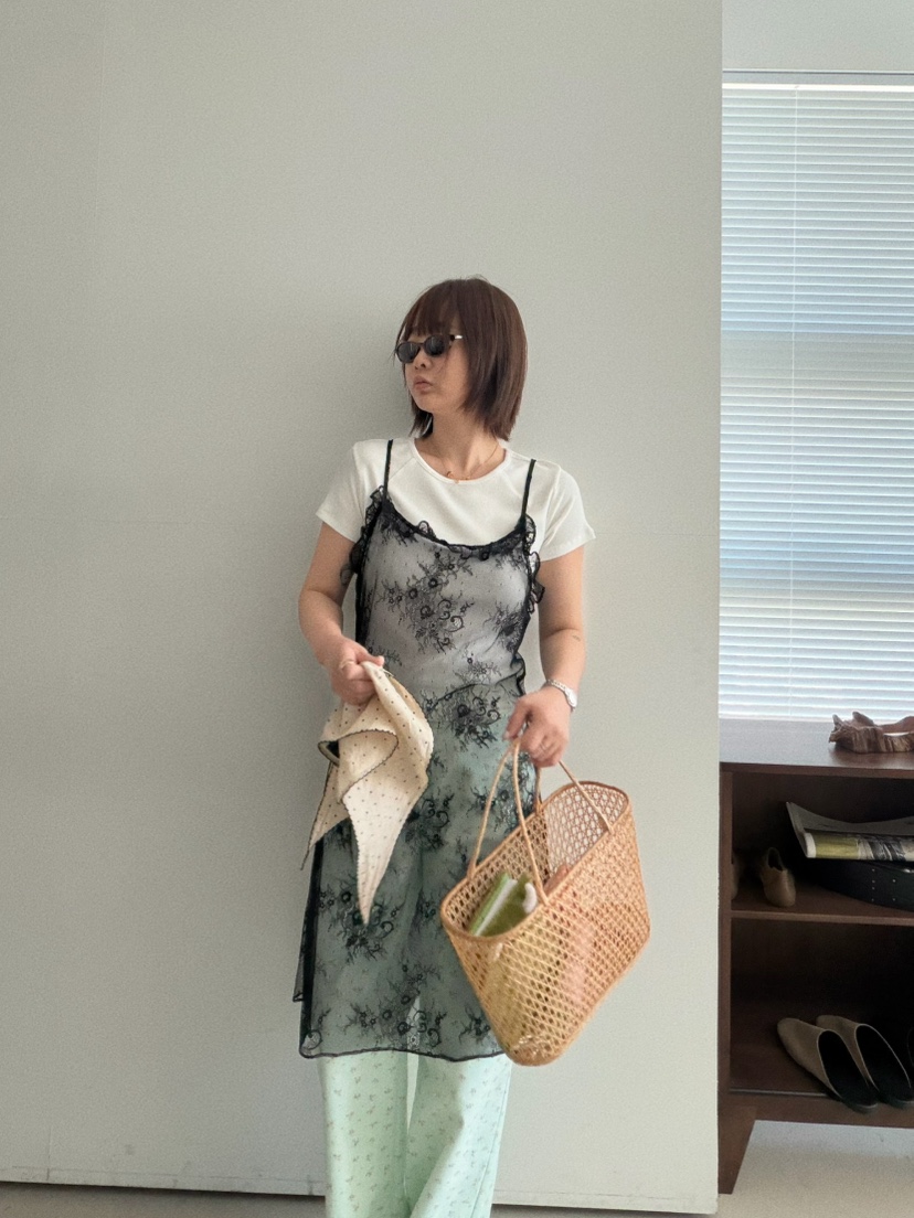 OLI SEOUL韓國直郵實拍女裝新品推薦時尚連衣裙蕾絲開衩OLI SEOUL連衣裙