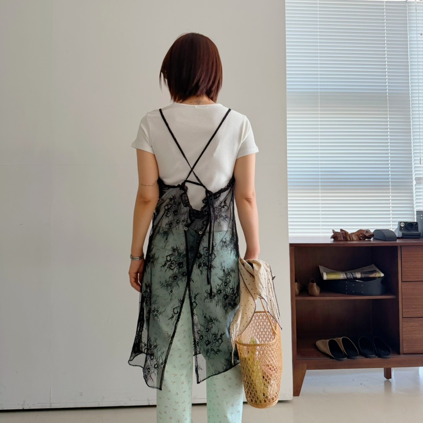 OLI SEOUL韓國直郵實拍女裝新品推薦時尚連衣裙蕾絲開衩OLI SEOUL連衣裙