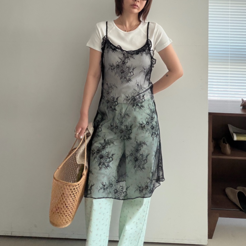 OLI SEOUL韓國直郵實拍女裝新品推薦時尚連衣裙蕾絲開衩OLI SEOUL連衣裙