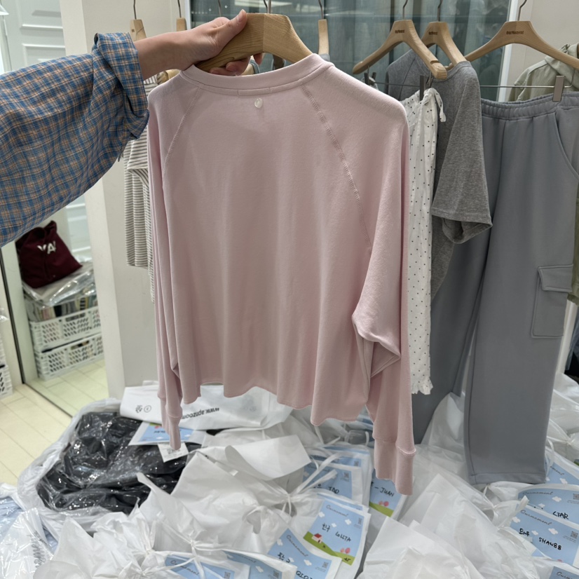 OURMOMENT韓國直郵實拍女裝新款26春夏人氣時尚熱賣針織衫OURMOMENT針織衫