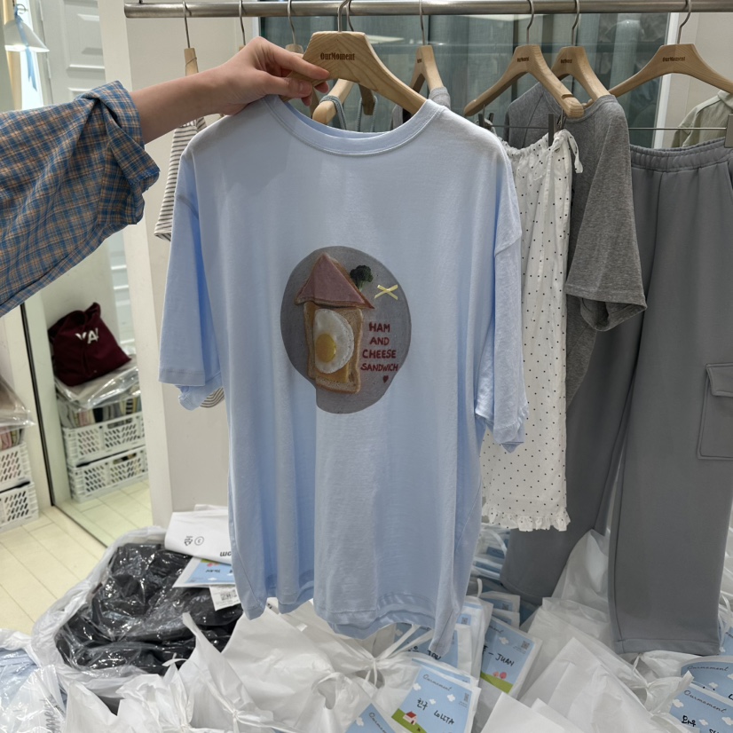 OURMOMENT韓國直郵實拍女士新款熱賣推薦時尚人氣休閑T恤OURMOMENTT恤圖色3