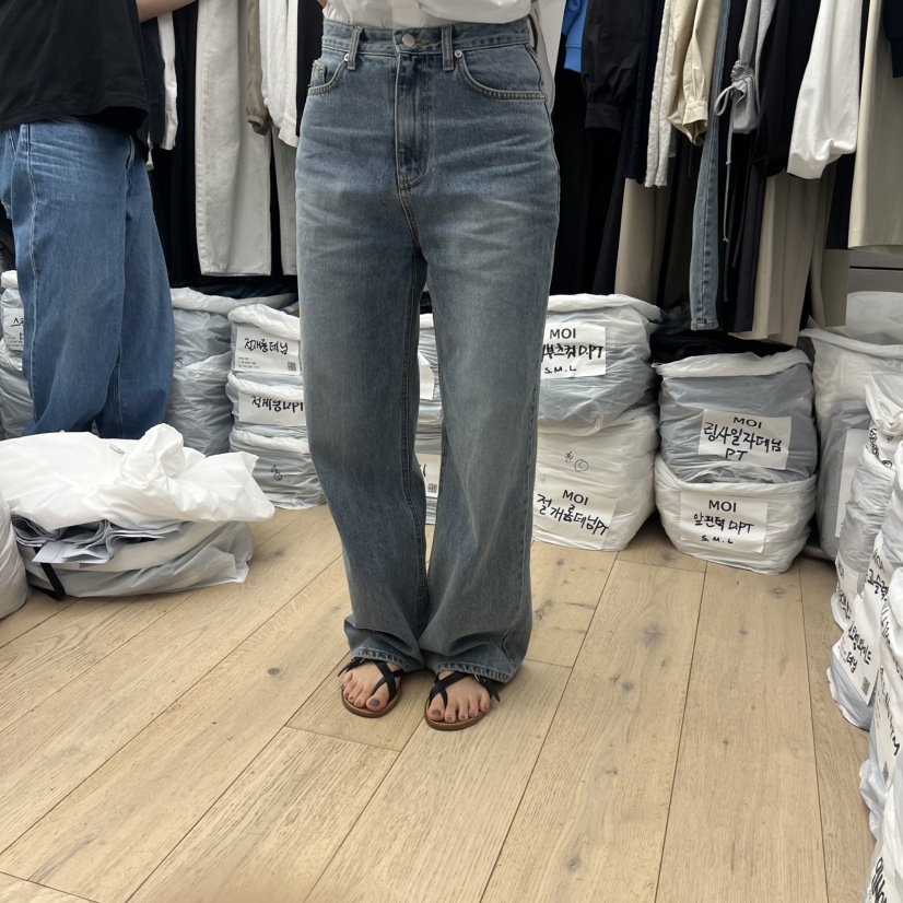 MOI-A韓國東大門直郵女裝新品職業熱賣人氣時尚26春夏牛仔褲MOI-A牛仔褲圖色1