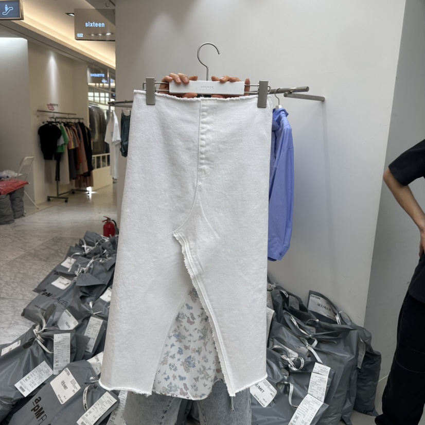 SIXTEEN韓國直郵女士新品人氣時尚職業熱賣推薦26春夏長裙SIXTEEN長裙圖色2實際價格62000