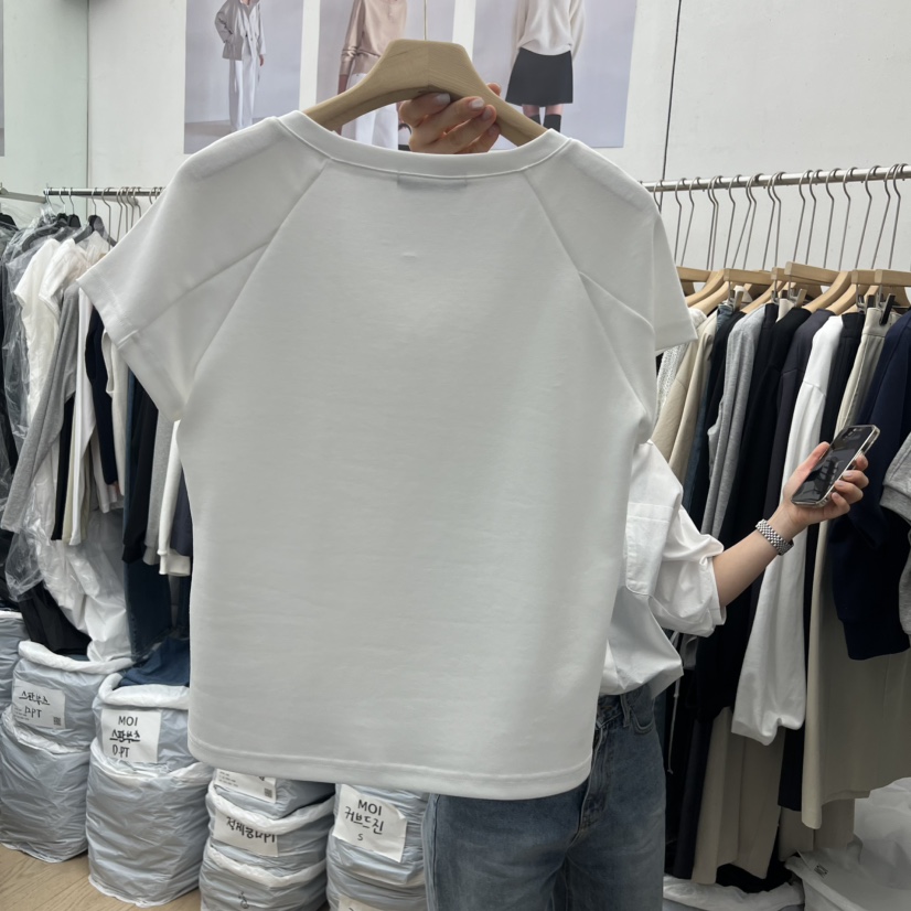 MOI-A韓國直郵女裝新品推薦人氣休閑職業26春夏T恤插肩袖V領MOI-AT恤