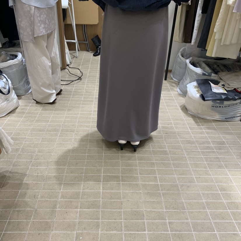 LOFN韓國直郵實拍女裝新品熱賣時尚職業人氣推薦26春夏長裙LOFN長裙