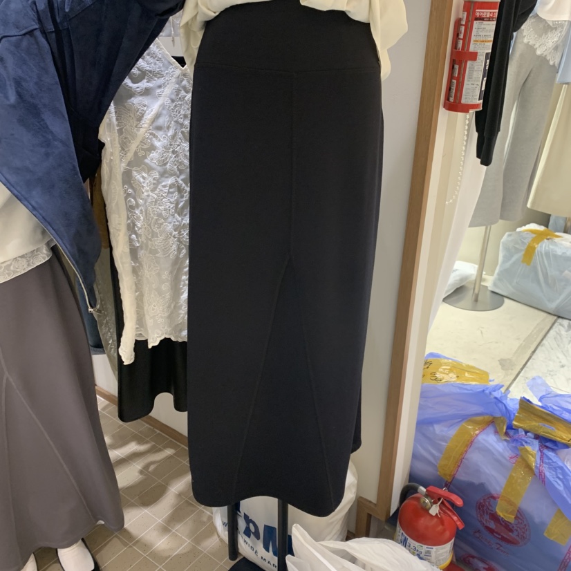 LOFN韓國直郵實拍女裝新品熱賣時尚職業人氣推薦26春夏長裙LOFN長裙圖色2