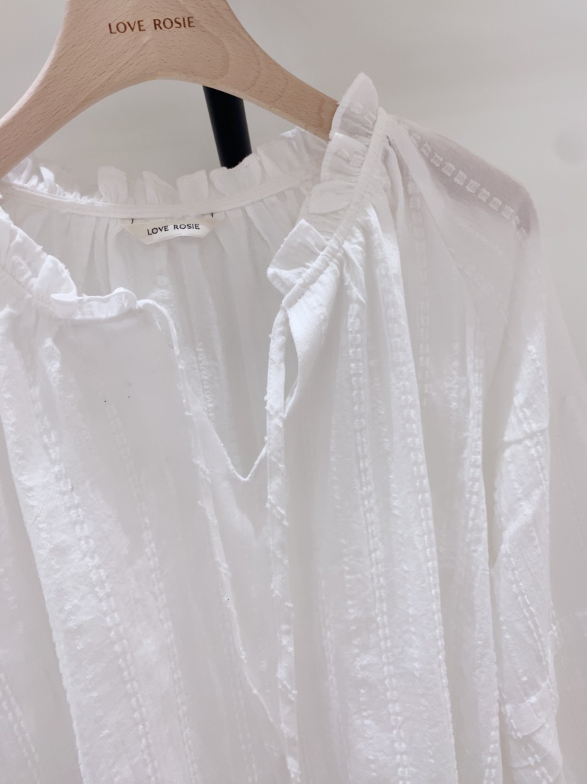 LOVE ROSIE韓國代購女裝新品休閑熱賣推薦襯衫蕾絲衫褶裥LOVE ROSIE襯衫/蕾絲衫