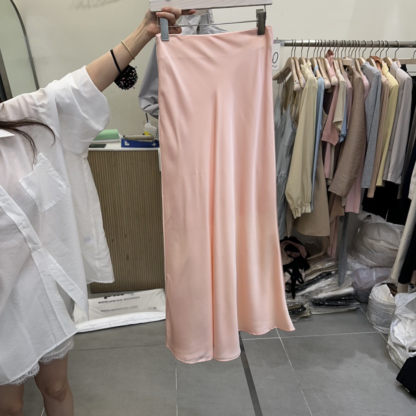 THE LOW韓國直郵實拍女士新款26春夏熱賣職業長裙打折緞面THE LOW長裙圖色1