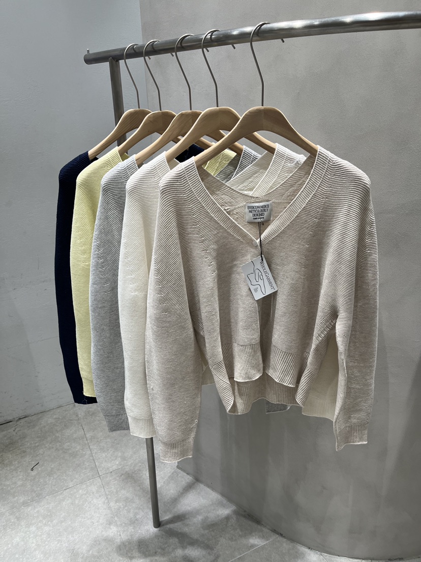 EVERCOMMERCE METICULOUSLY DESIGNED東大門代購女裝新品時尚針織衫EVERCOMMERCE METICULOUSLY DESIGNED針織衫