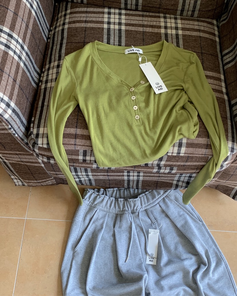 LIVE AID-P韓國東大門代購女裝新款人氣推薦休閑長袖T恤LIVE AID-P長袖T恤