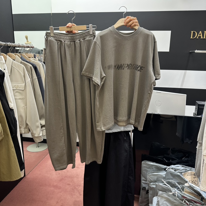 DAILY MOMENT韓國代購女士新款推薦熱賣職業休閑26春夏套裝DAILY MOMENT套裝圖色2