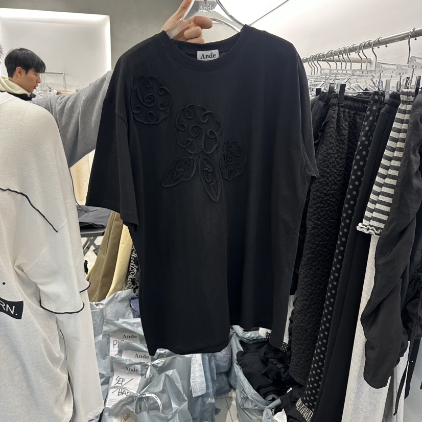 ANDE韓國直郵實拍女士新款熱賣職業26春夏休閑人氣T恤繡花AndeT恤圖色2黑色