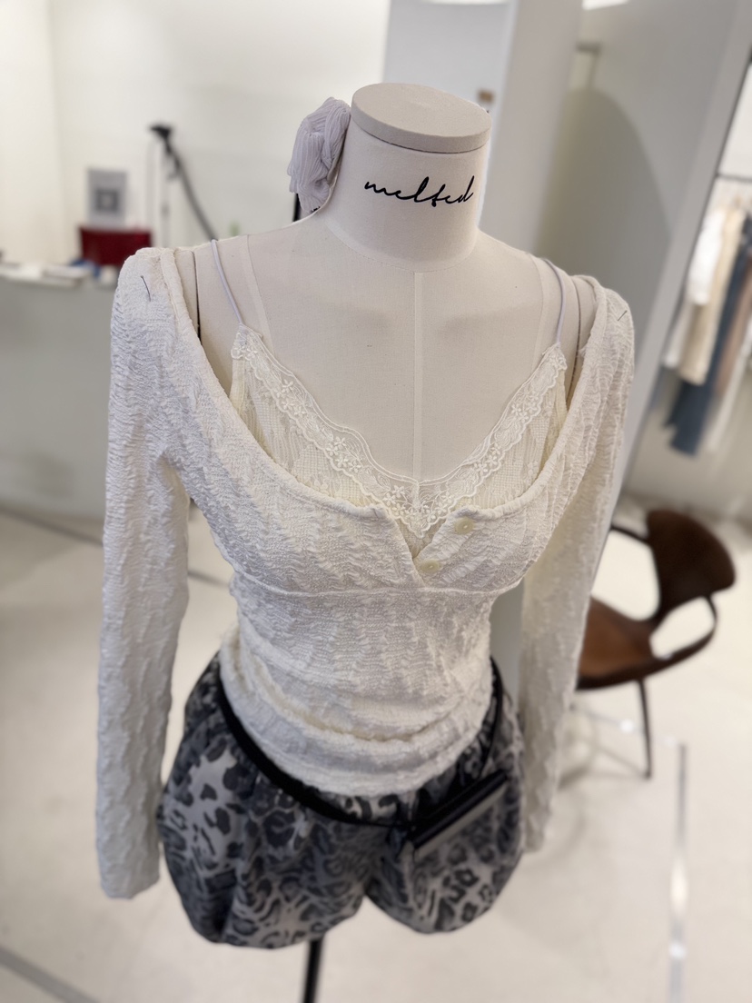 MELTED-P東大門實拍女裝新品推薦熱賣時尚真品長袖T恤蕾絲MELTED-P長袖T恤