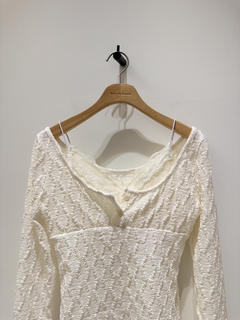 MELTED-P東大門實拍女裝新品推薦熱賣時尚真品長袖T恤蕾絲MELTED-P長袖T恤