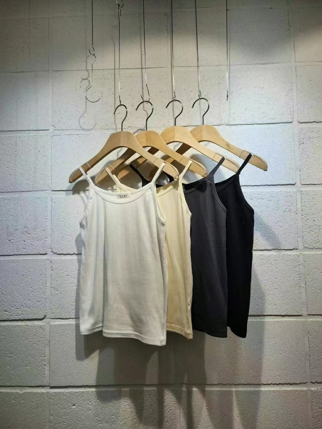 VENI韓國代購女裝新款人氣推薦真品吊帶背心莫代爾棉質羅紋VENI吊帶/背心圖色1左一色