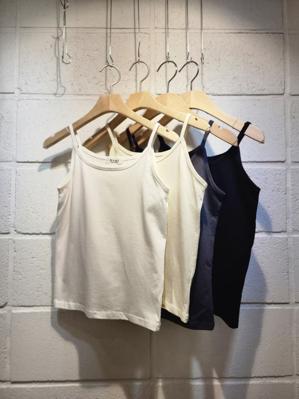 VENI東大門實拍女士新品熱賣人氣真品吊帶背心莫代爾純棉VENI吊帶/背心圖色1左一色