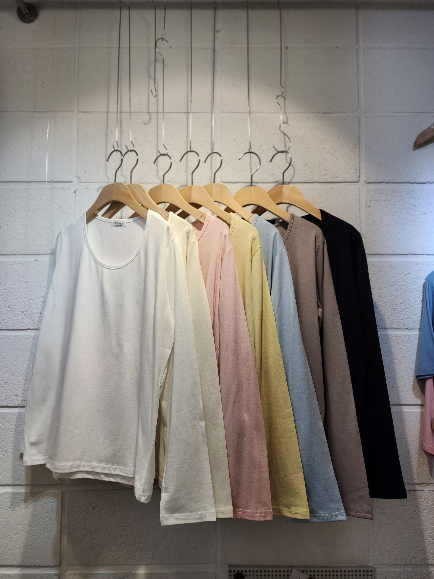 VENI東大門實拍女士新品推薦休閑熱賣時尚人氣長袖T恤莫代爾VENI長袖T恤圖色2左二色