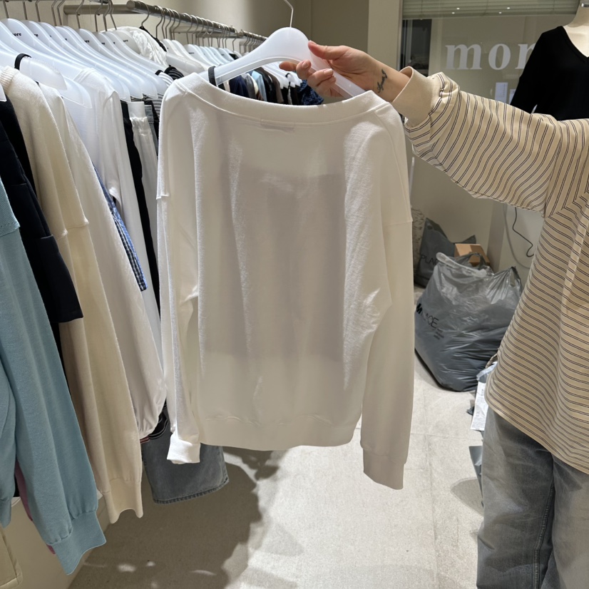 MOREMORE韓國東大門代購女士新品人氣熱賣長袖T恤不含內搭more more長袖T恤