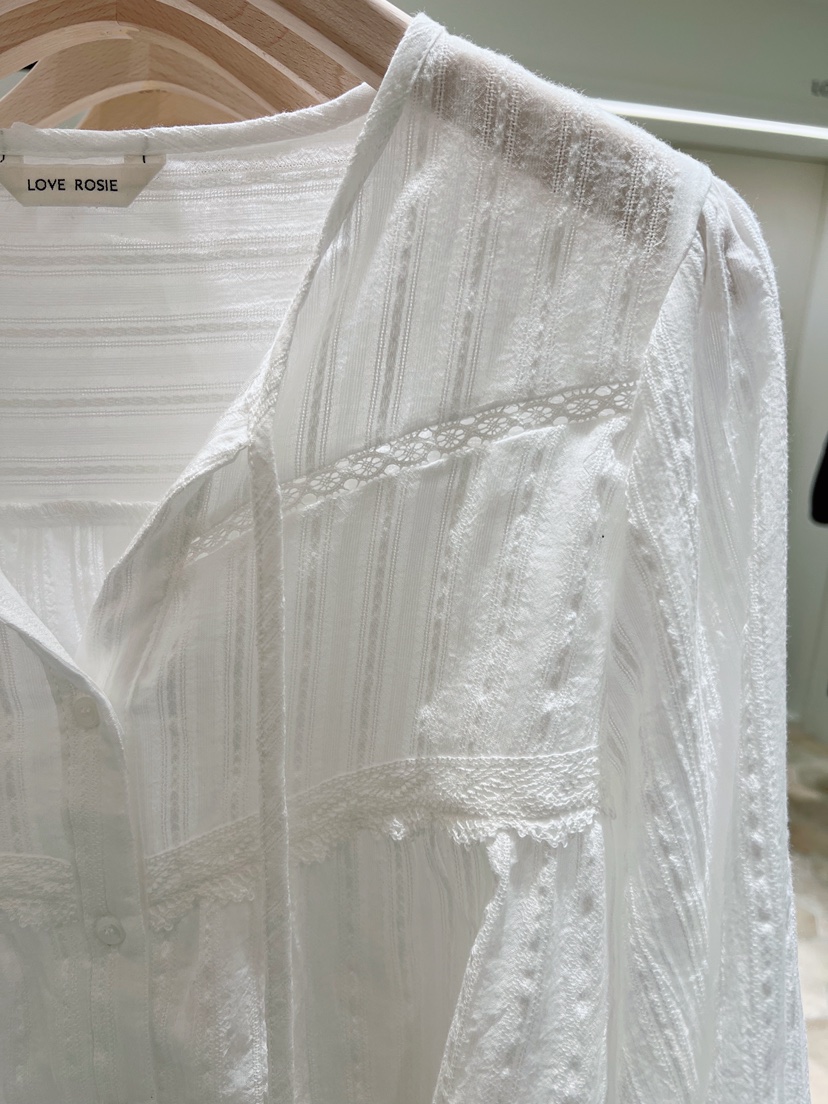 LOVE ROSIE韓國東大門直郵女士新品26春夏熱賣襯衫蕾絲衫LOVE ROSIE襯衫/蕾絲衫