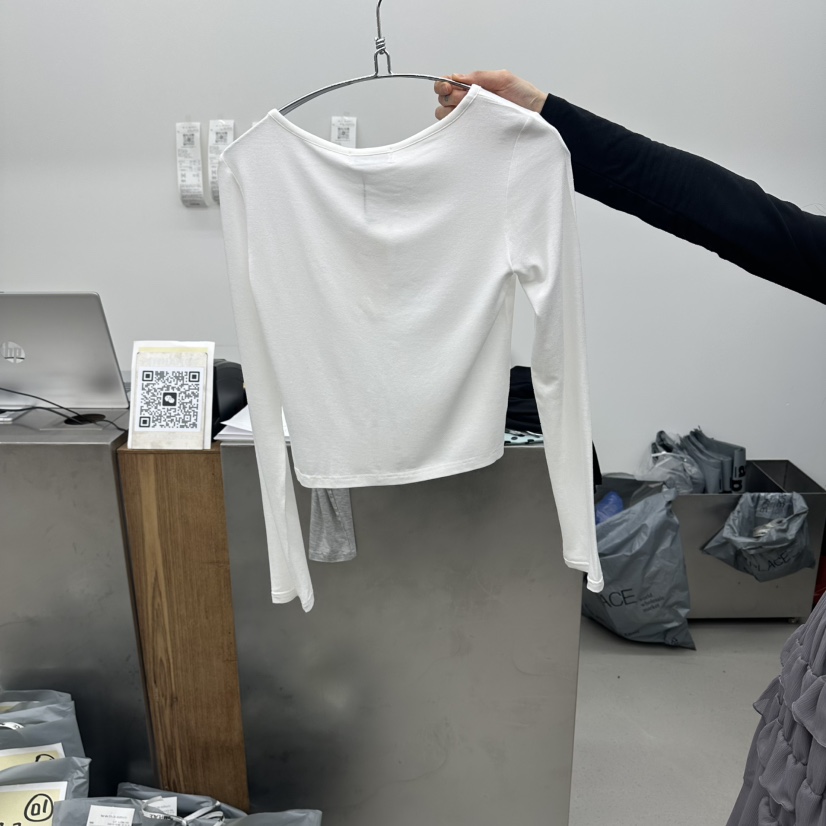 ENHANCE韓國東大門直郵女裝新款時尚熱賣長袖T恤不含內搭ENHANCE/HOPESMORE長袖T恤