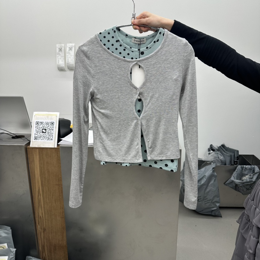 ENHANCE韓國東大門直郵女裝新款時尚熱賣長袖T恤不含內搭ENHANCE/HOPESMORE長袖T恤圖色2