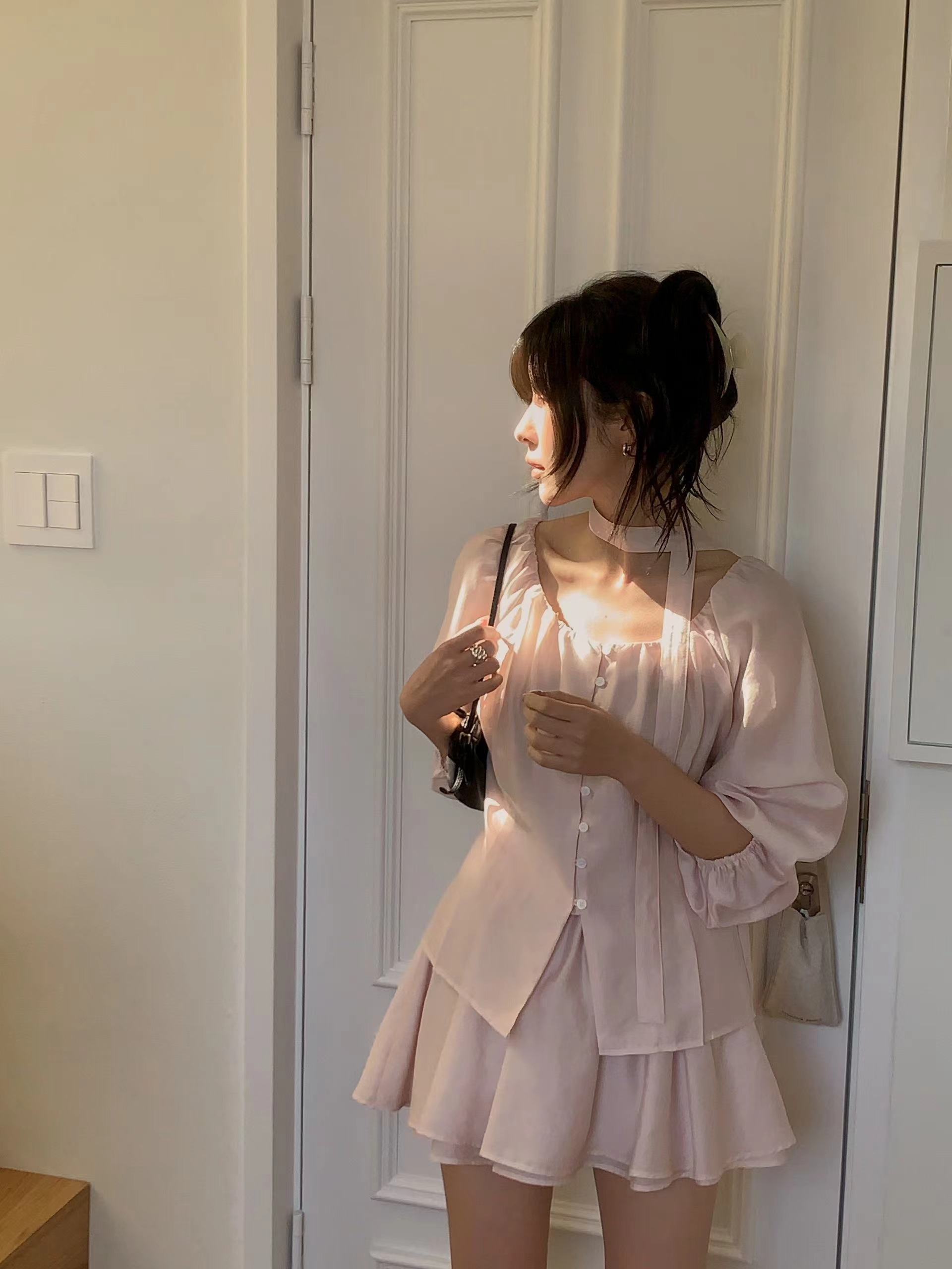 MIELLE-미엘르-OT東大門直郵女裝新款人氣襯衫蕾絲衫含脖帶MIELLE-미엘르-OT襯衫/蕾絲衫