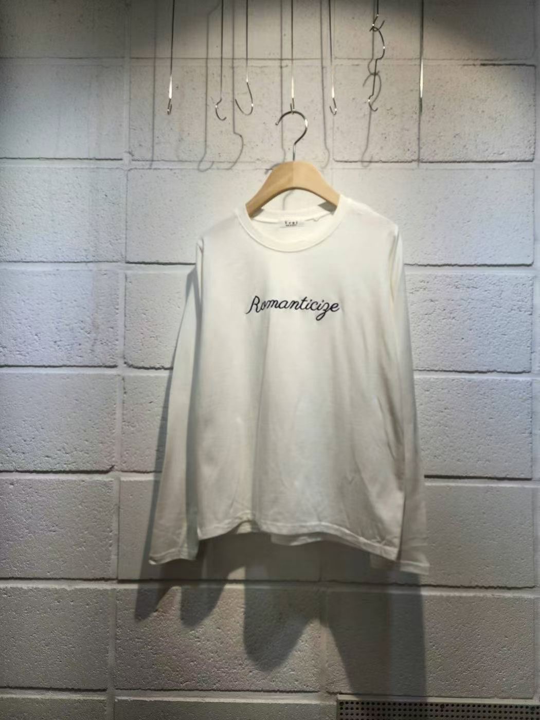 VENI東大門實拍女裝新品推薦時尚人氣休閑熱賣職業長袖T恤VENI長袖T恤圖色1