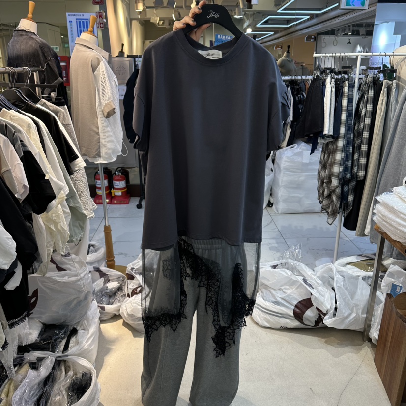 空韓國直郵女裝新品熱賣人氣時尚休閑26春夏職業推薦T恤蕾絲空T恤圖色3墨色